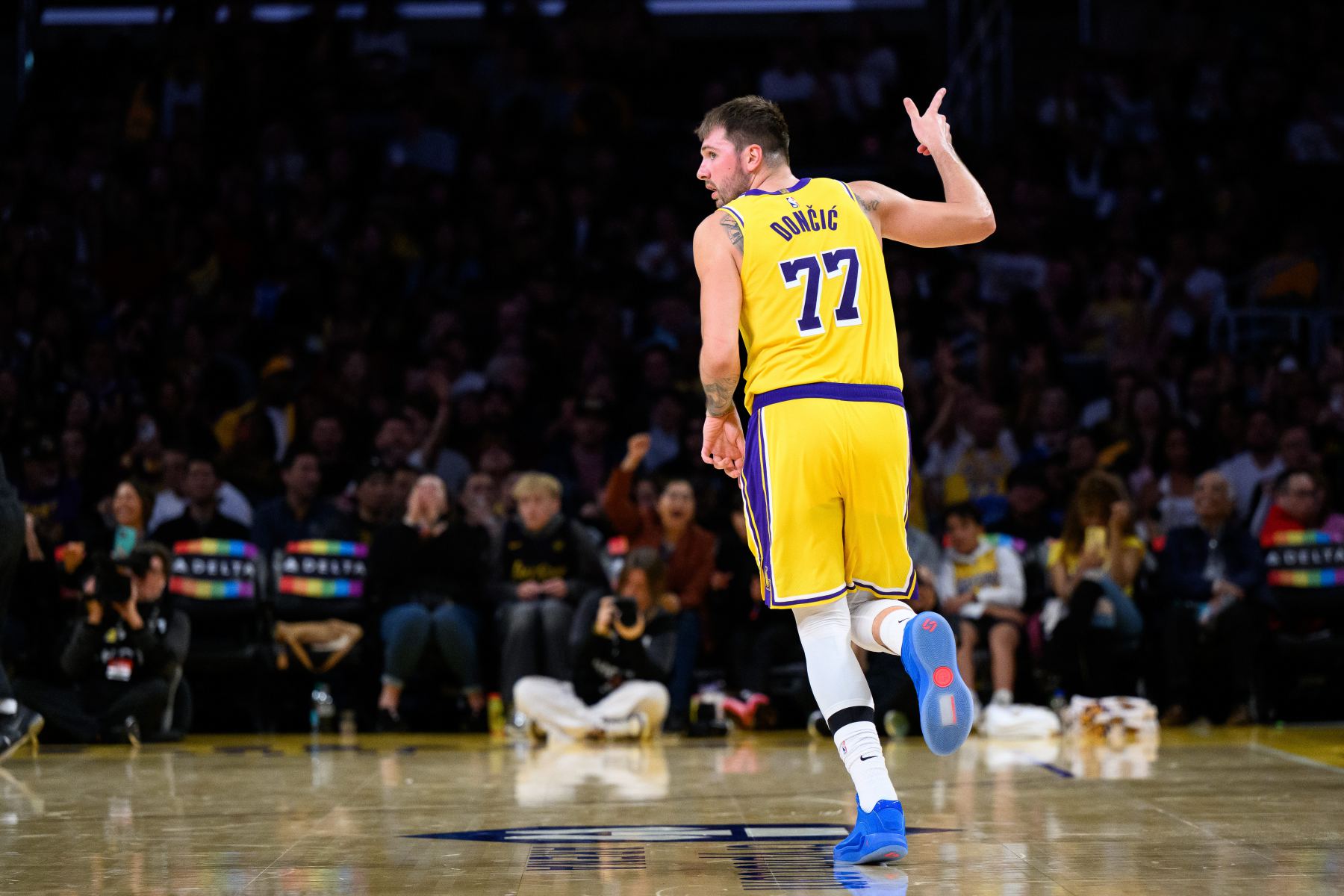 Primeiro na história! Doncic marcou 344 pontos + 89 assistências + 36 três pontos nos primeiros dez jogos.