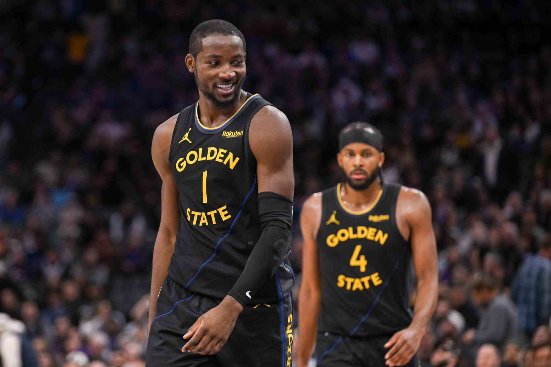 Repórter da equipe: Kuminga continua perdendo o jogo do Warriors contra o Pelicans devido a uma lesão no joelho