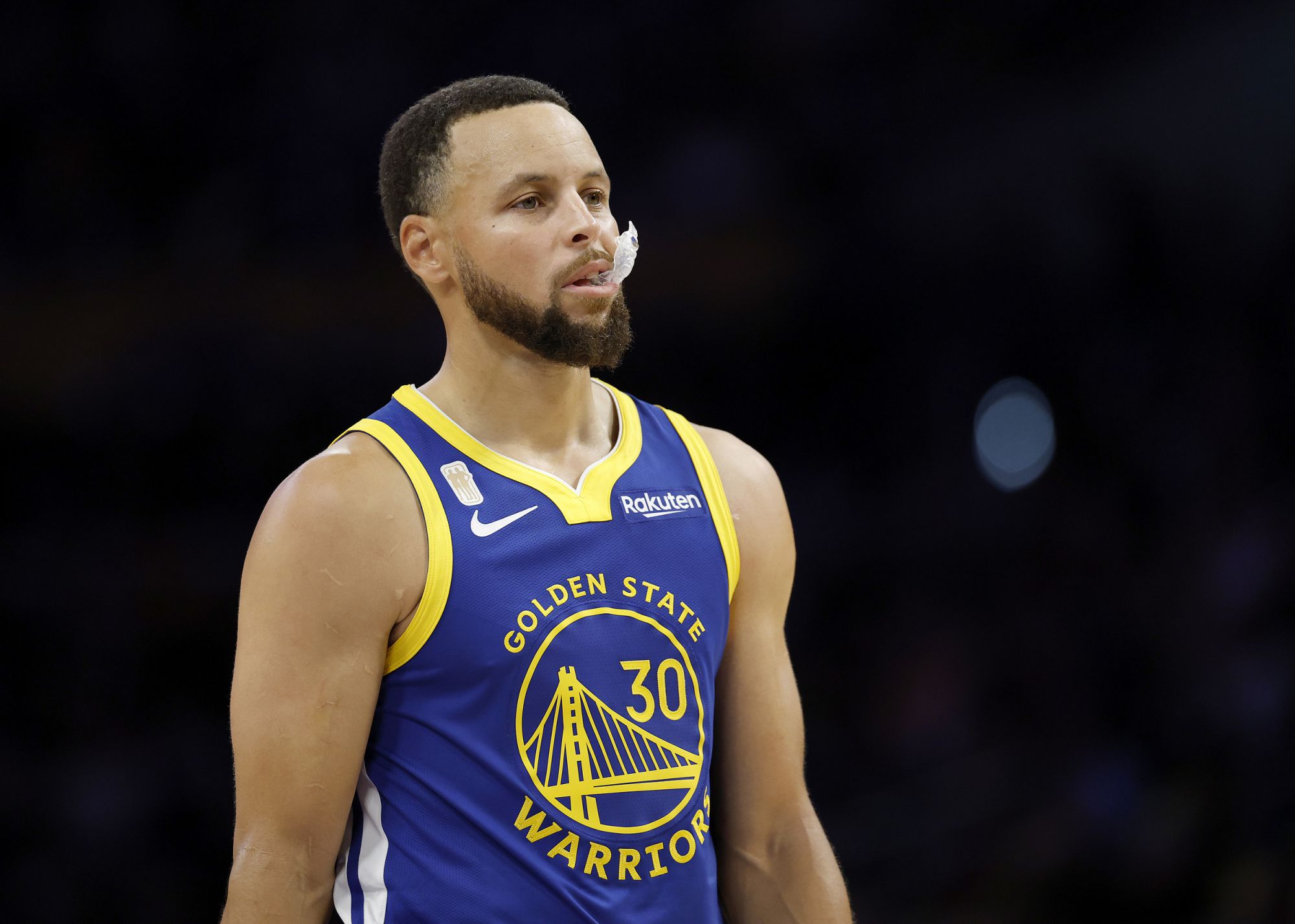 Os membros veteranos da equipe estouraram no mesmo dia! Curry marcou 49 pontos, Harden teve um triplo-duplo 40+ e Durant fez 30 pontos.