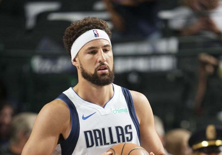 Gângster de banco do Lone Ranger! Russell & Klay marcaram 23 pontos e 5 rebotes em 9 de 18 do intervalo.